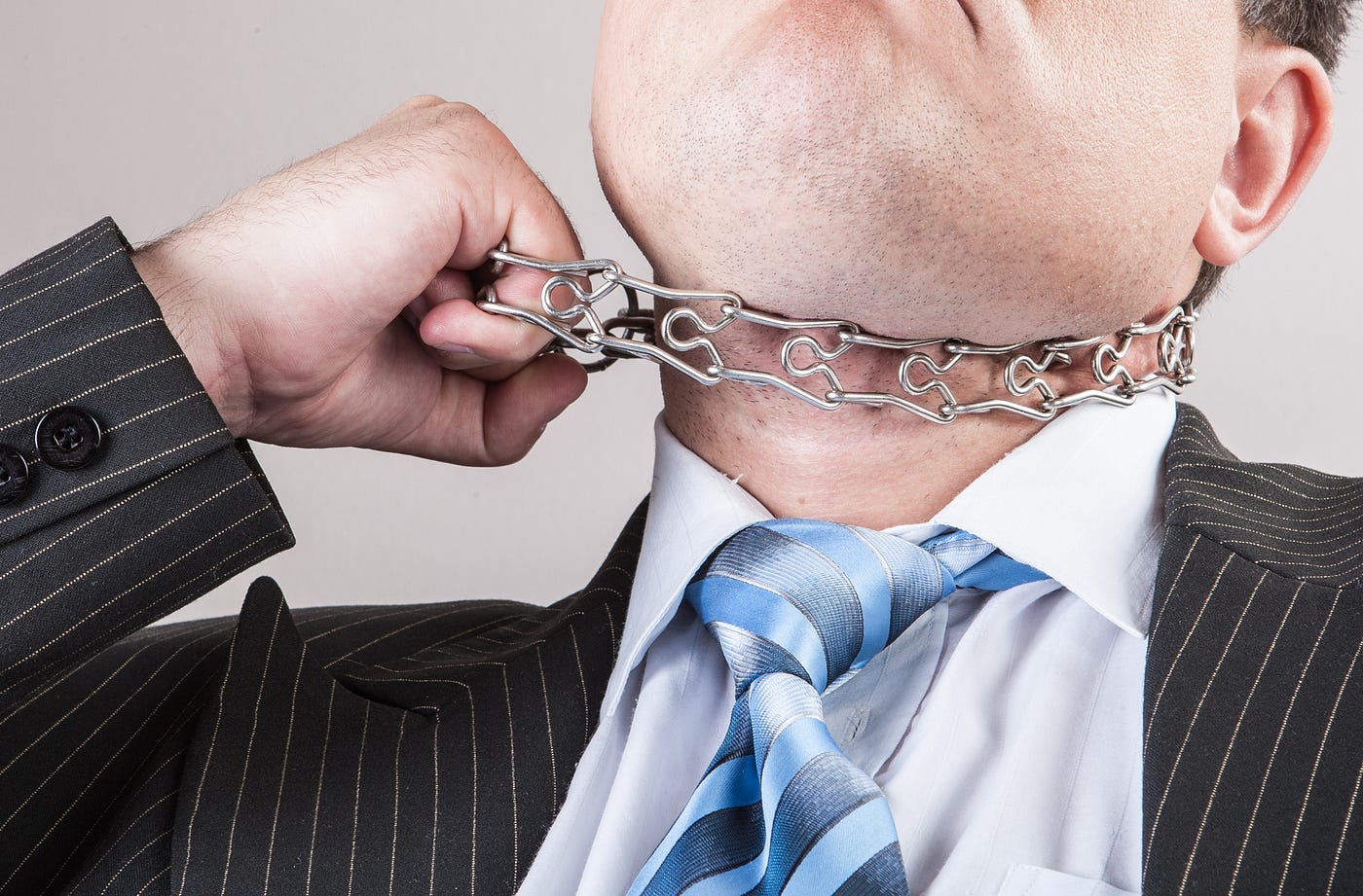 do choke collars work