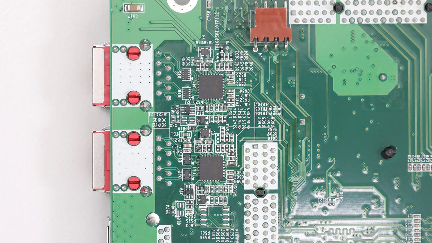 華芸第一款6Bay 機種　ASUSTOR AS67系列全部具備4條M.2