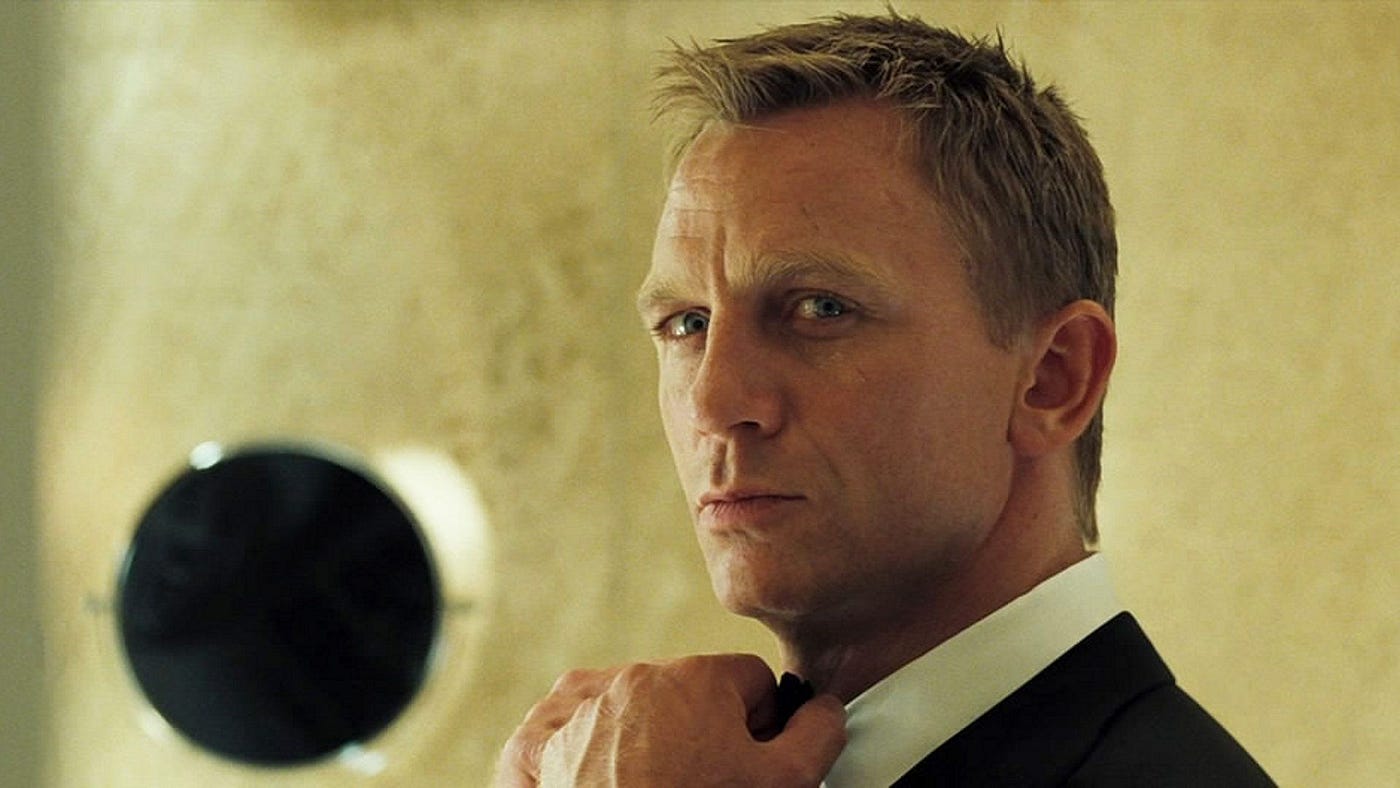 Daniel Craig's Bond revisited — Casino Royale (2006) | by Luis ...