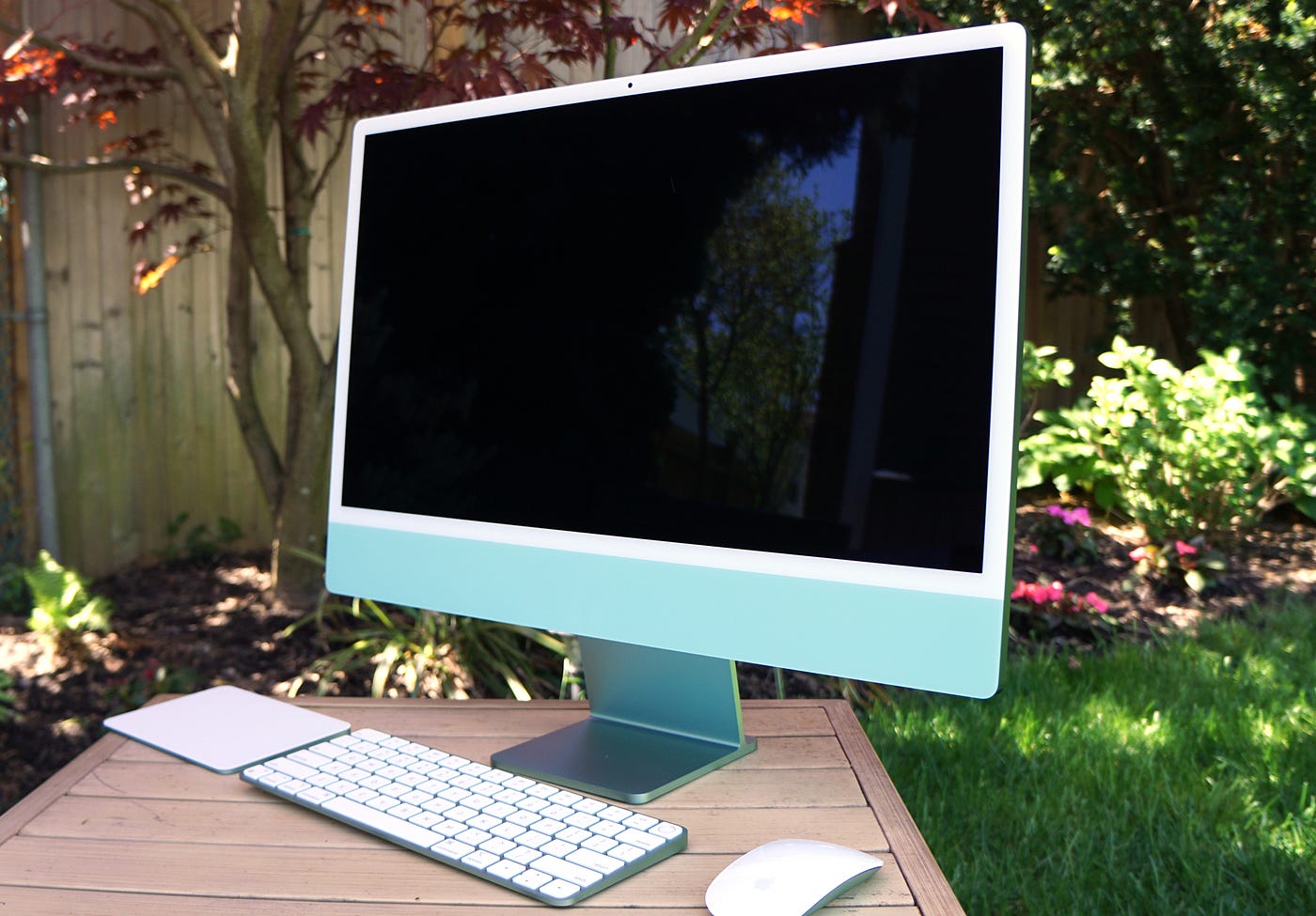 Apple iMac 24Inch Review A NearPerfect Blend of Design and