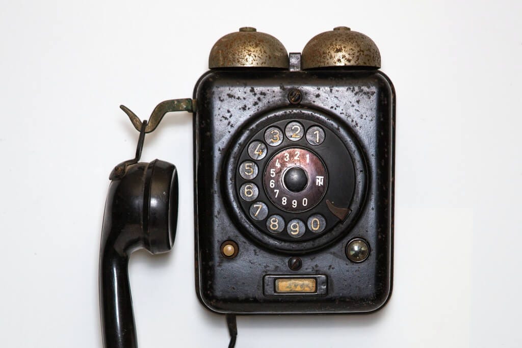 who invented the first practical telephone