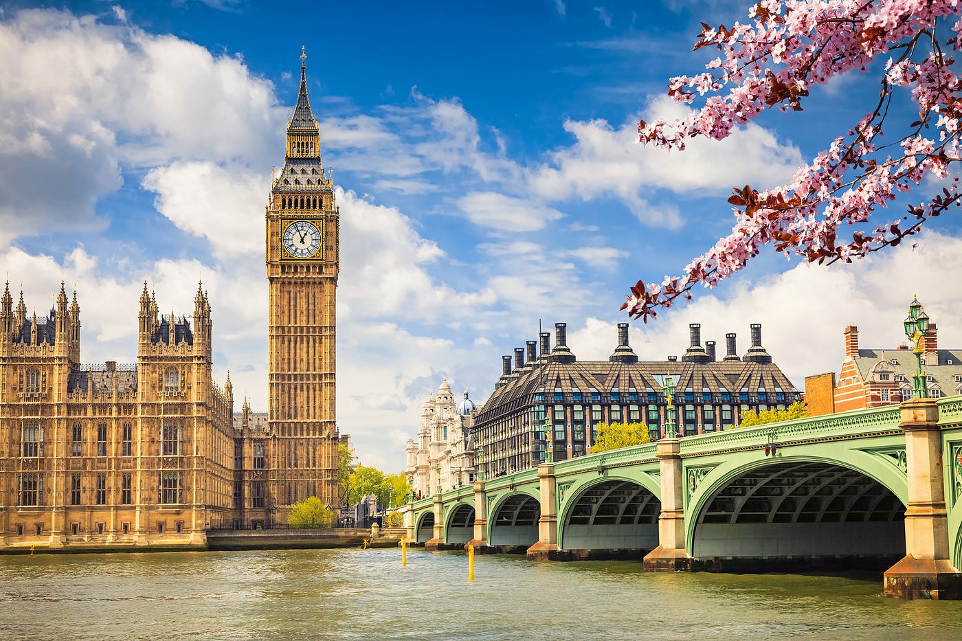 Big Ben and the Thames in London