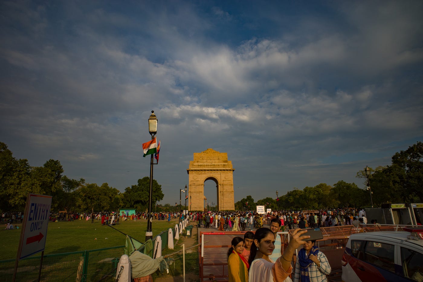 インド デリー インドはデリーへ向かう 初日は朝空港に着いて Uberでホテルに行くと外国人はこ By Number0190 Medium インド デリー インドはデリーへ向かう 初日は朝空港に着いて Uberでホテルに行くと外国人はこ By Number0190 Medium