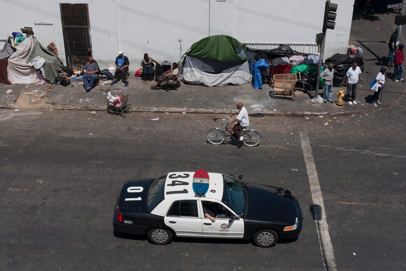 なぜ私はスキッド ロウを6年間も撮り続けたのか Laで最も危険なエリアを撮り続けた女性フォトグラファーの想い By Ray Yamazaki Medium