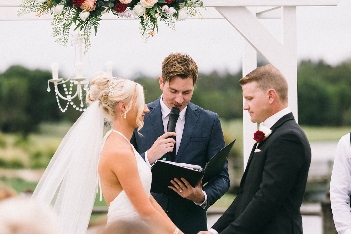 THINGS TO KNOW ABOUT A WEDDING CELEBRANT