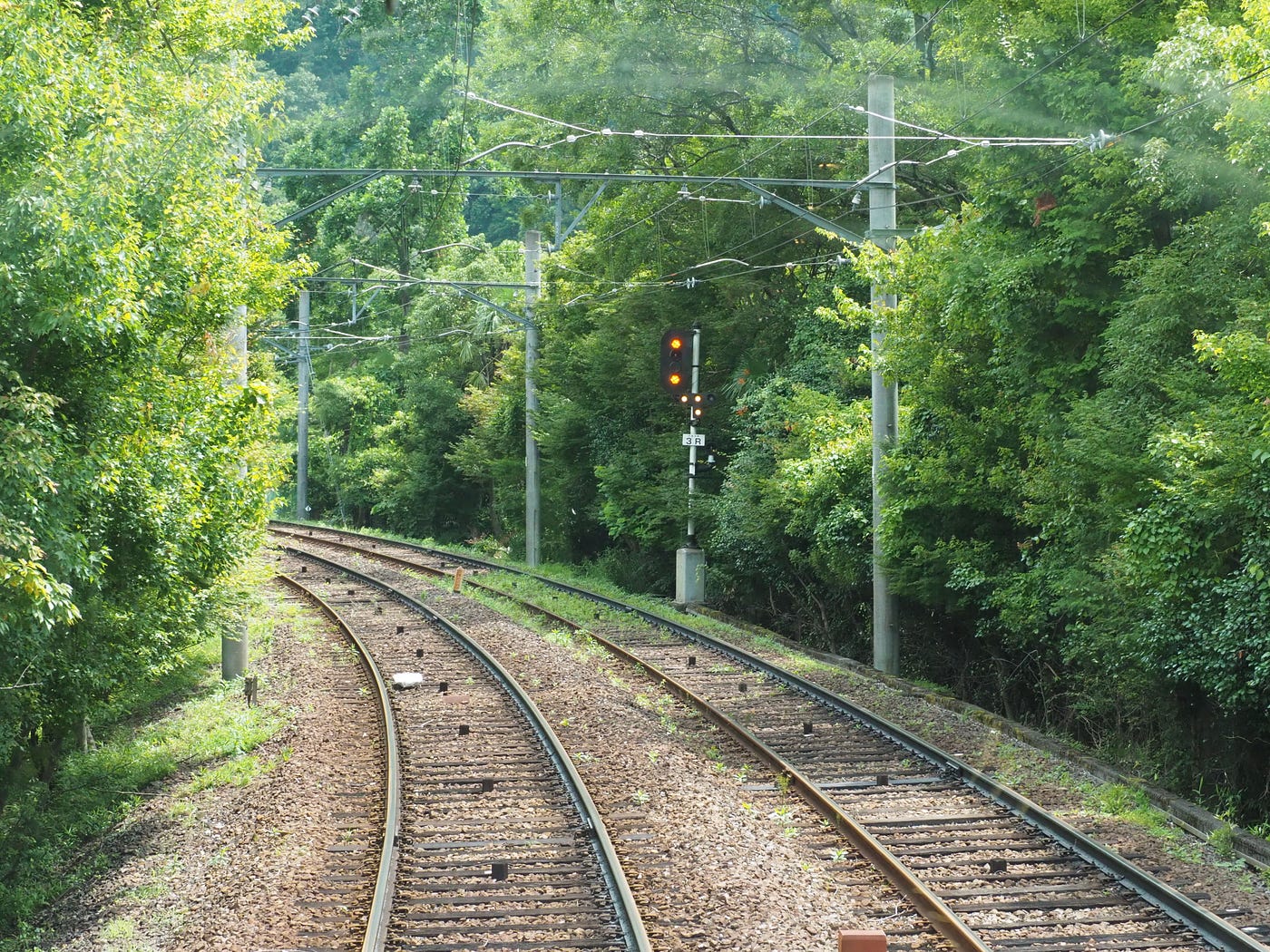 叡山電車帶你走進人間仙境 叡山電車市開往京都北部鞍馬 貴船與比叡山方向的電車 共分成兩條路線 By Flora Wu Medium