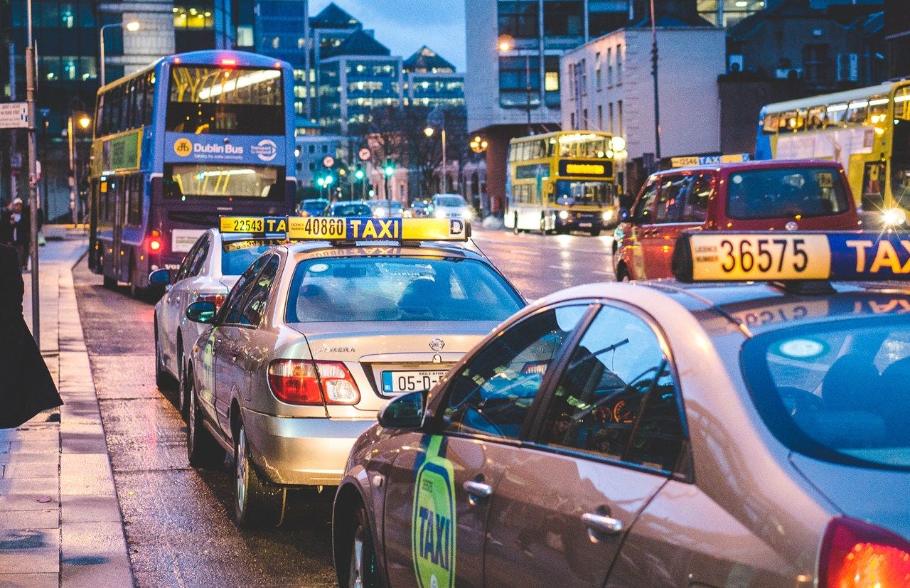 なぜ悪天候の日にUberとタクシーで１０倍以上も料金が違ったのか 