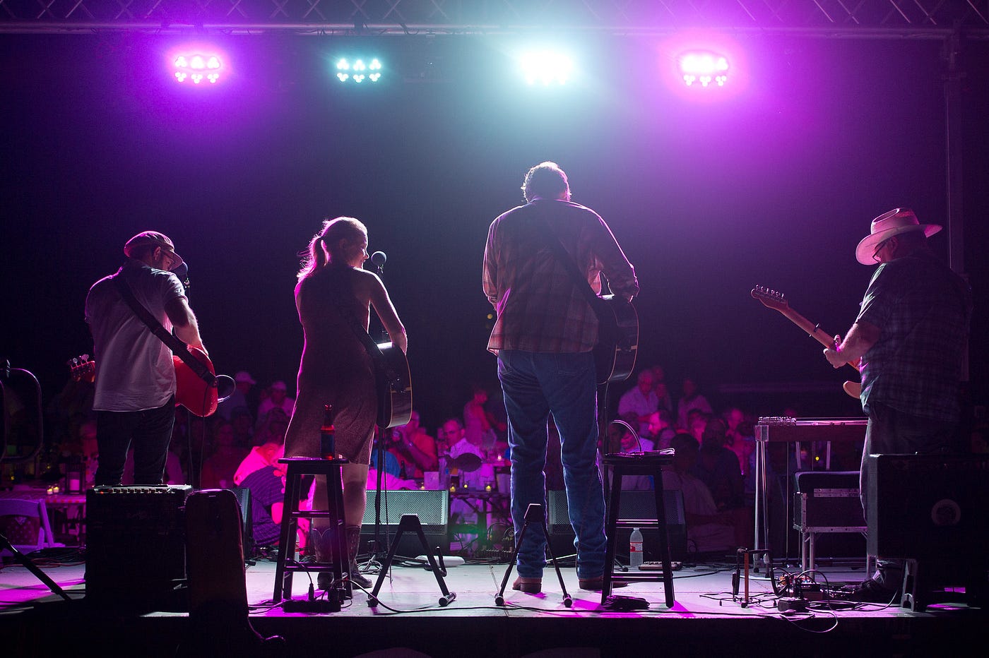 picture of from the back of stage where Bruce Robison and Kelly Willis along with two other guitarists perform at Zazu.