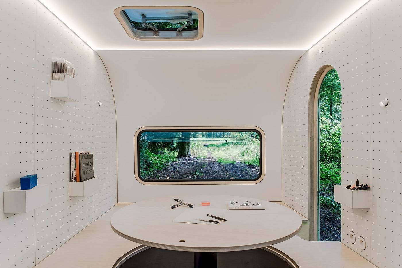 おしゃれなオフィスが増えている理由 最近おしゃれなオフィスをたくさん見かけますが Airbnbのこれ いいですねぇ By Buchi Medium