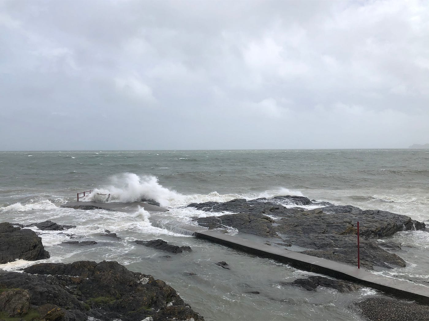 Waves crushing