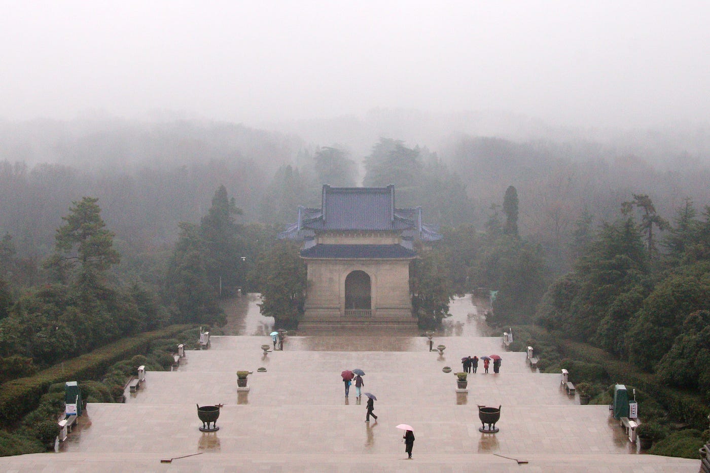 煙雨中長存浩氣 謁南京中山陵思索民國歷史 今年國慶前後 人們不斷爭論著 亡國感 是否存在 回想年初拜謁南京中山陵 一場關於 By 歐柏昇 Medium