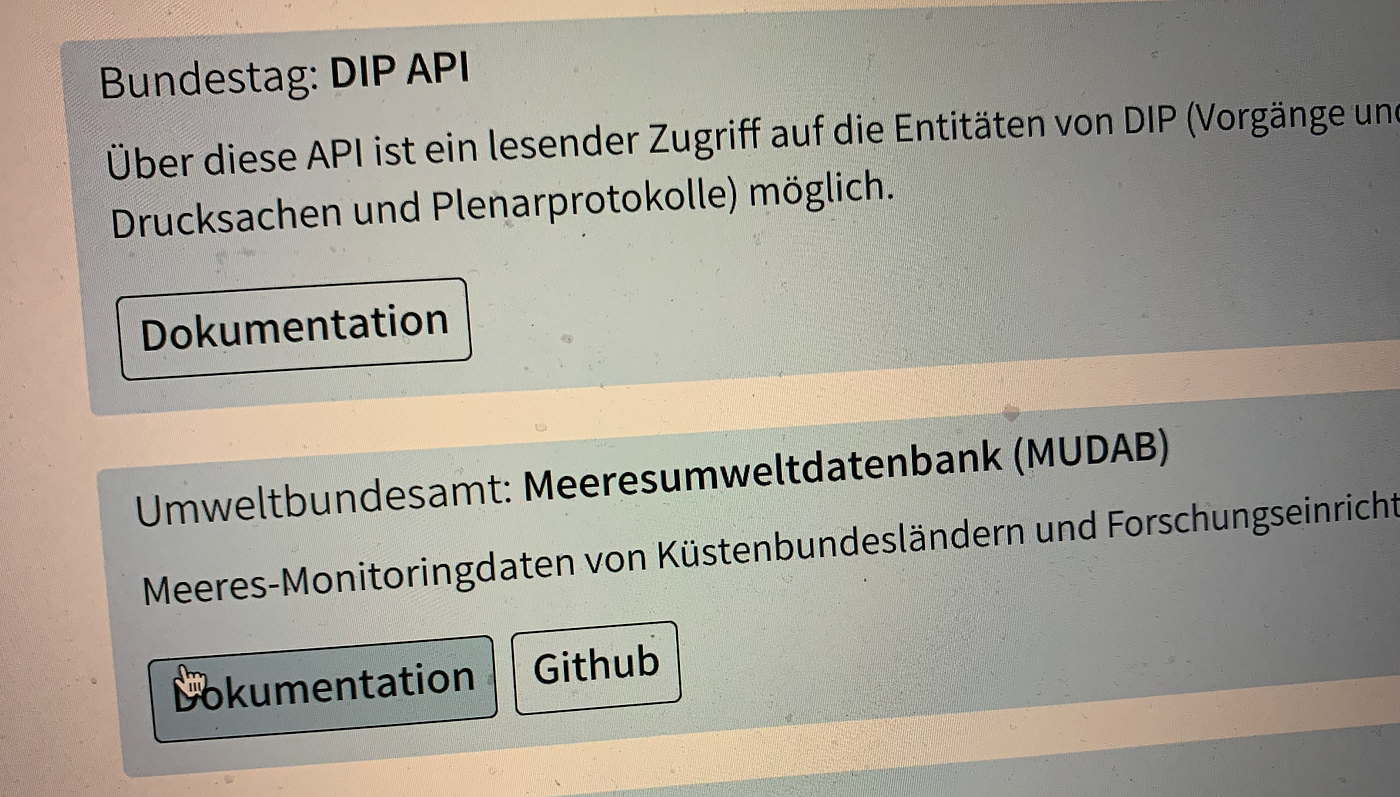 bund.dev Screenshoot mit APIs. Bundestag-API, Meeresumweltdatenbank-APi sind dargestellt