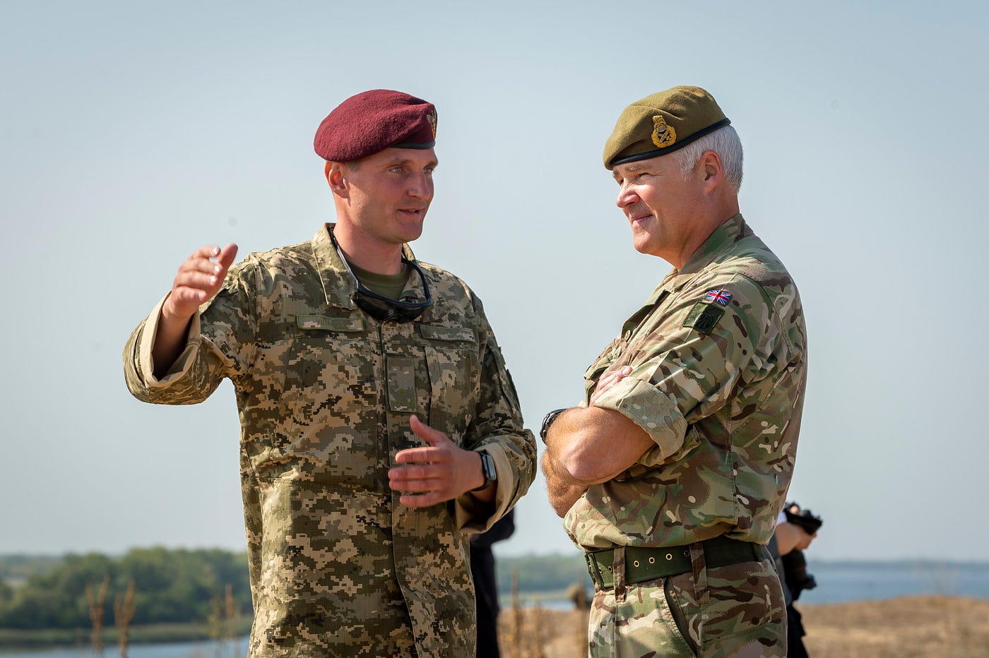 Major General Ian Cave, Chief of Staff, Field Army, speaks to a member of The Ukrainian military about the demonstration betw