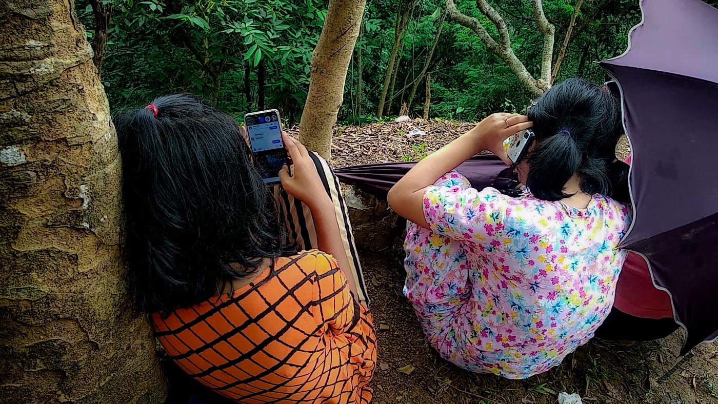 Myauk-U residents face limited internet service on Pha-Yar-Thone-Su mountain, Myanmar. Credit: Development Media Group