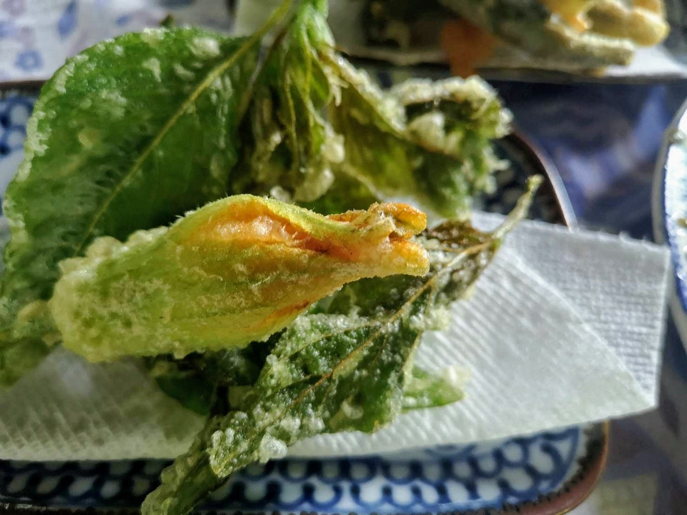 シカも私も花を食べる 植物を育てるのが上手い人のことをグリーンサム 緑の親指 といいますが By Mai はな 日本語で読む Medium