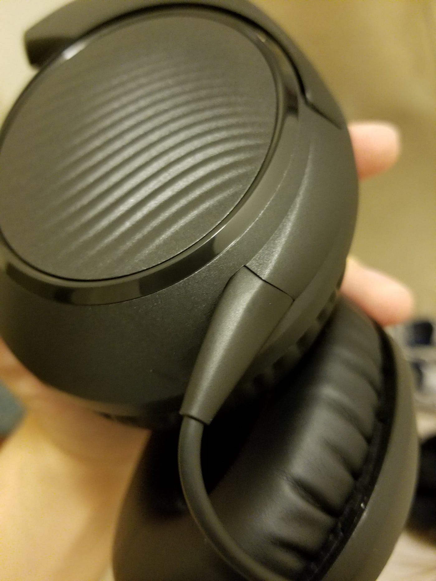 Sennheiser HD 200 Pro Review. Please 
