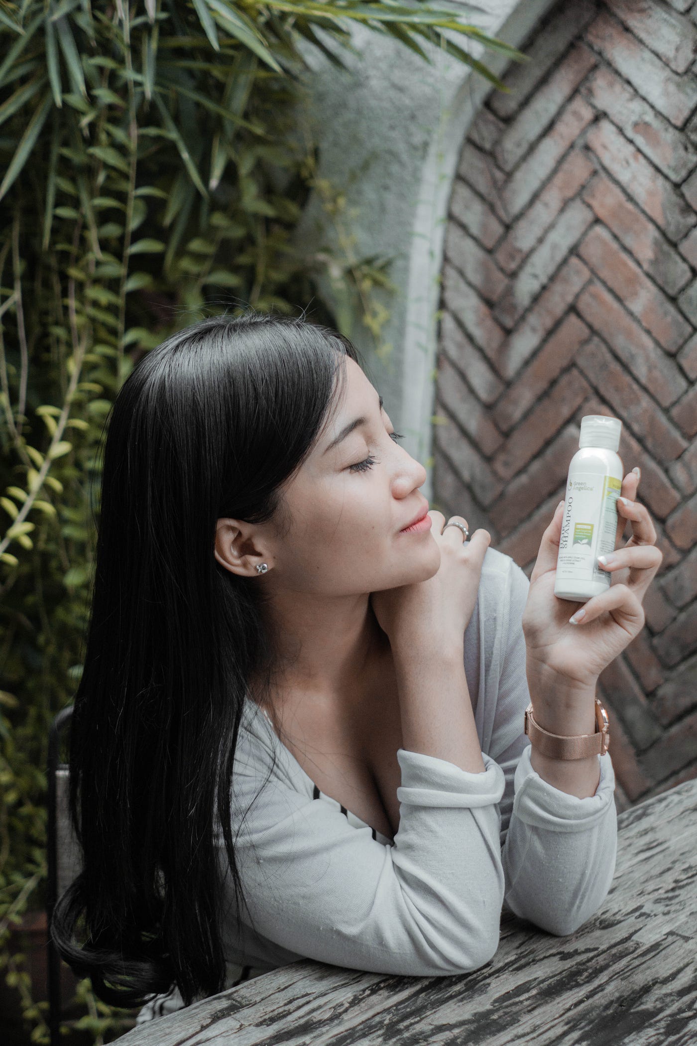 7 Merk Shampo Untuk Rambut Rontok dan Ketombe Yang Bagus | by Shampo