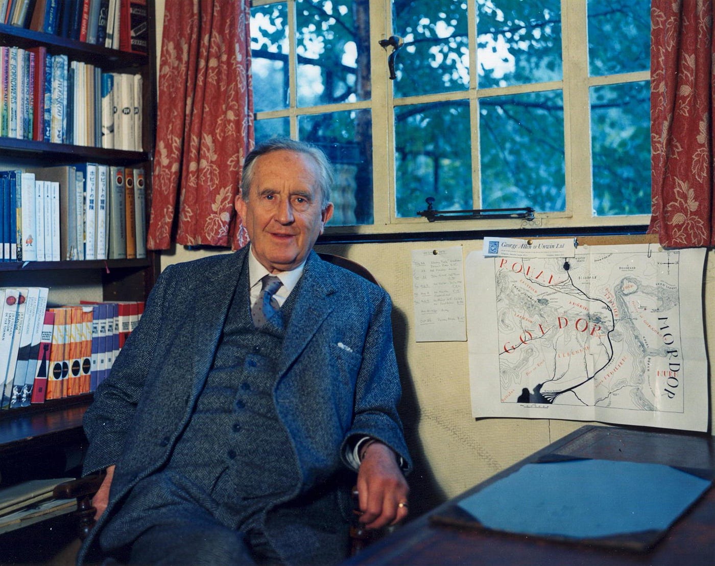 Por qué J.R.R Tolkien tardó tanto tiempo en “El Señor de los Anillos”? | by Edmundo Pérez Garza | Tolkiendili Blog