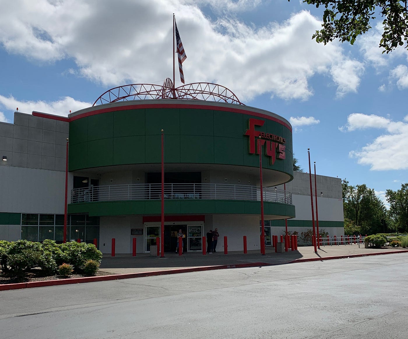 The Last Gasp Of Fry's Electronics | by Alex Rowe | Medium