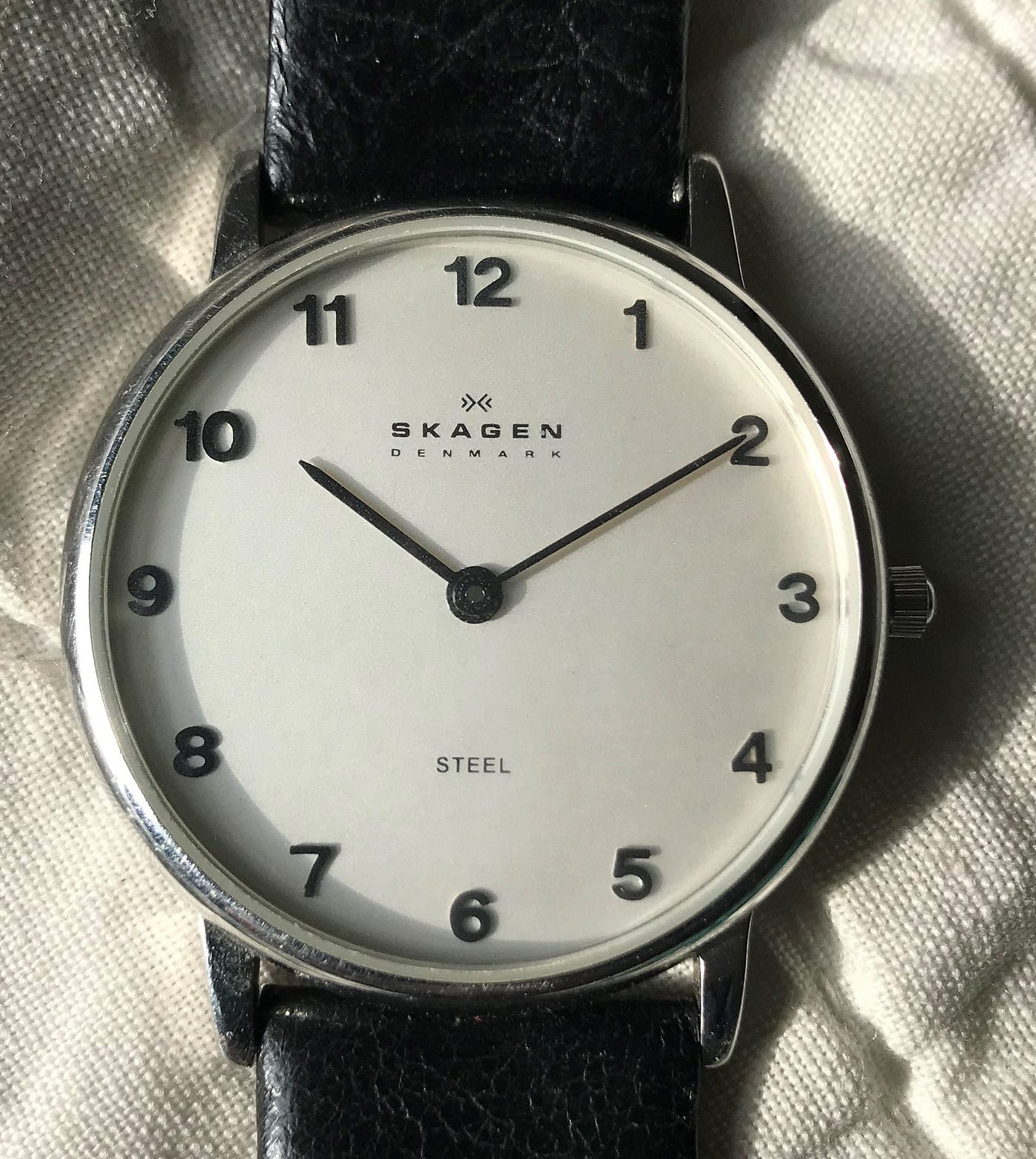 watch with second hand