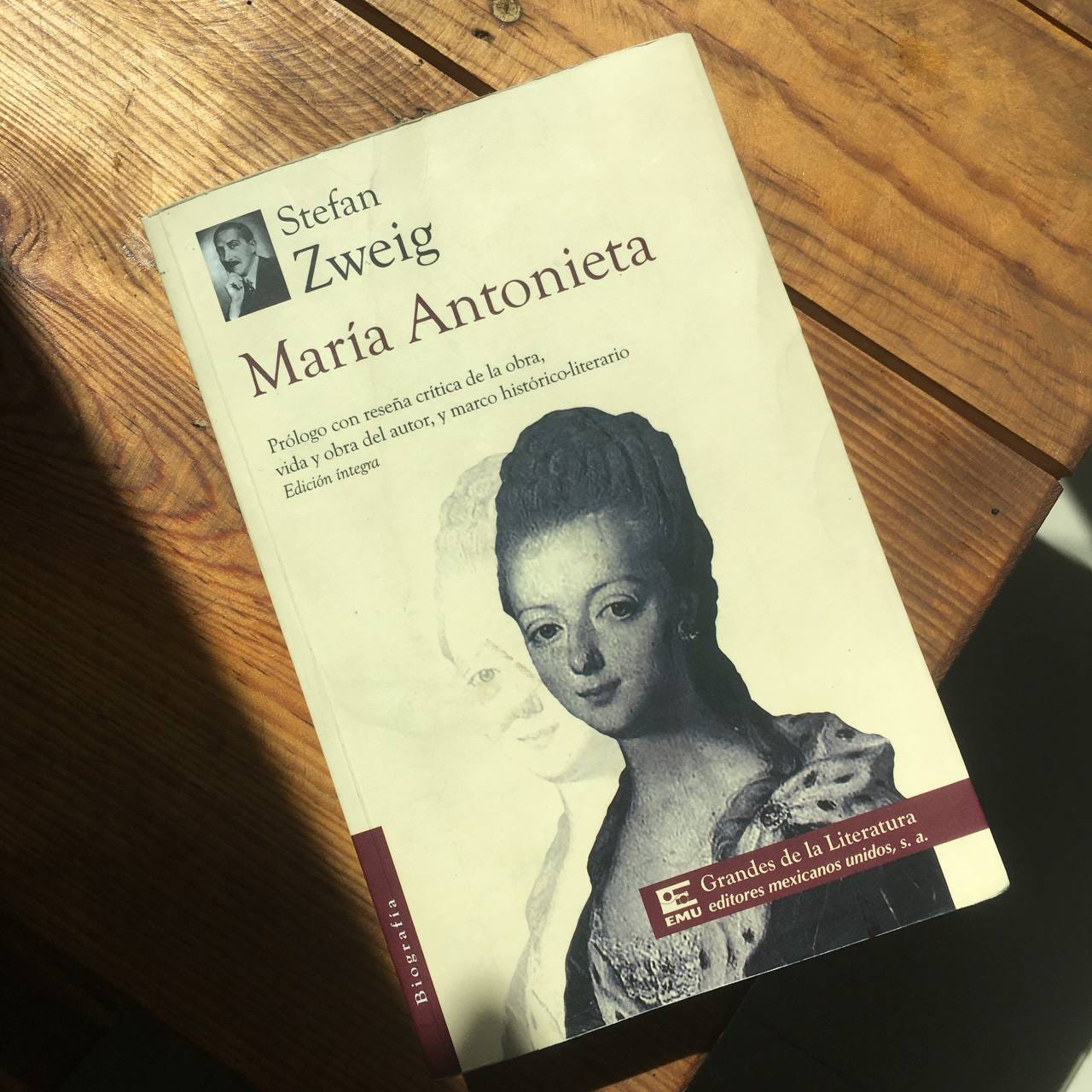 Portada de la biografía de María Antonieta de Stefan Zweig. Edición de Editores Mexicanos Unidos.