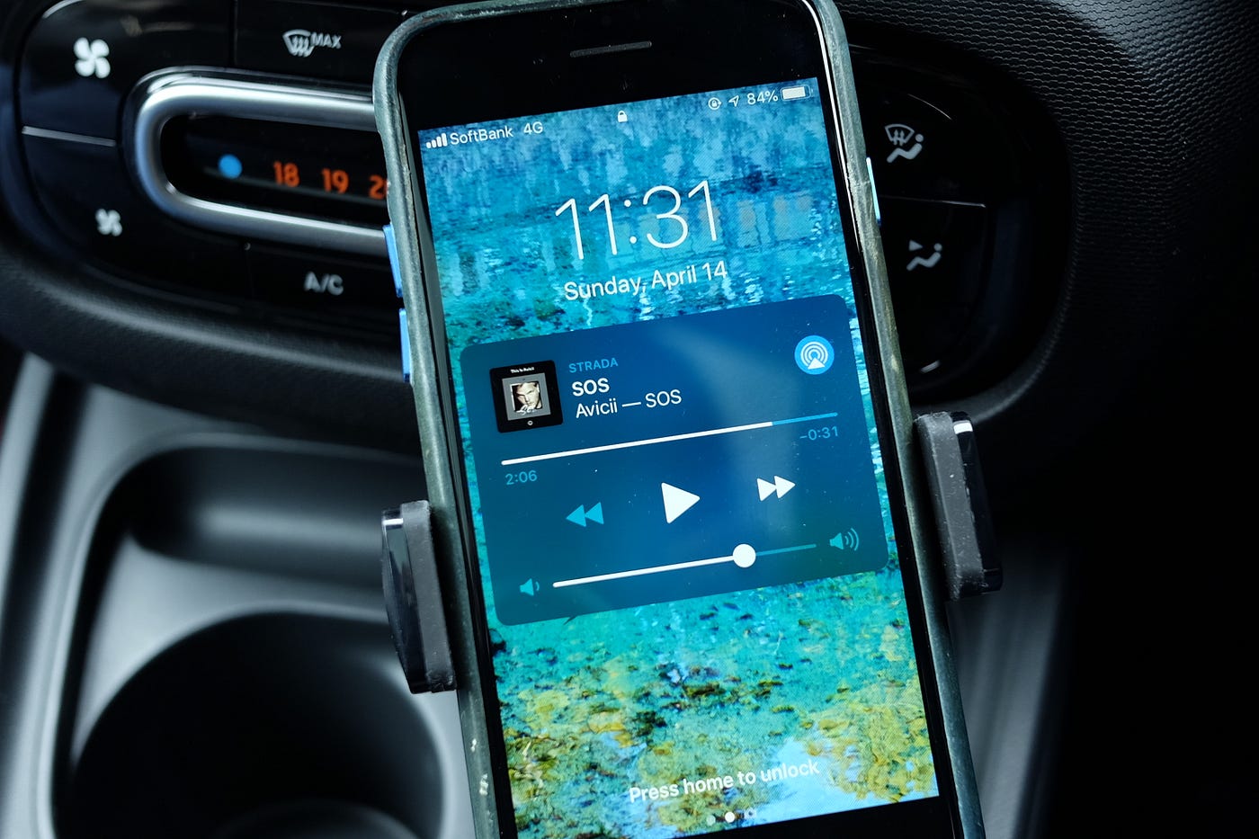 Belkinの車のドリンクホルダーに置くスマホスタンド Car Cup Mount がおすすめ By Ken Ipug Me Belkinの車のドリンクホルダーに置くスマホスタンド Car Cup Mount がおすすめ By Ken Ipug Me