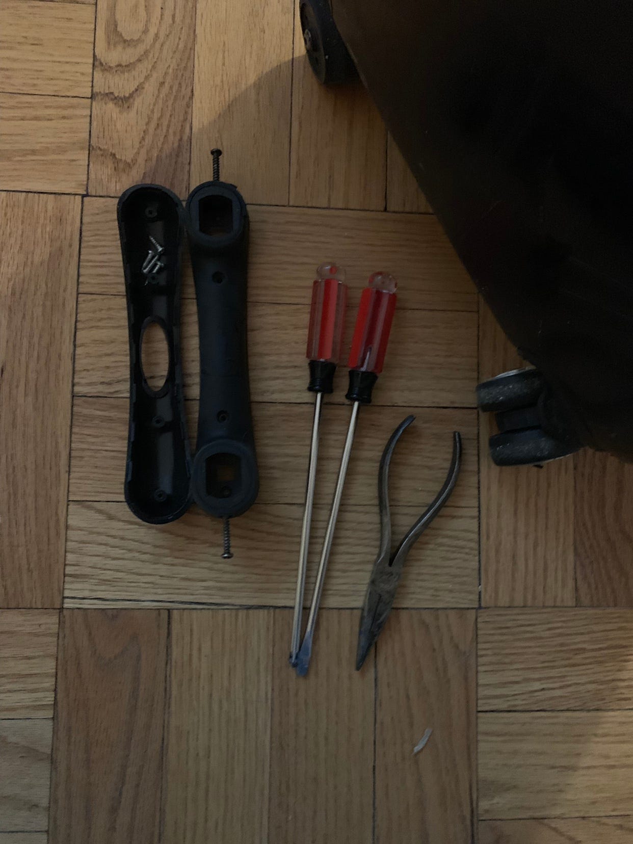 repair a telescoping luggage handle 