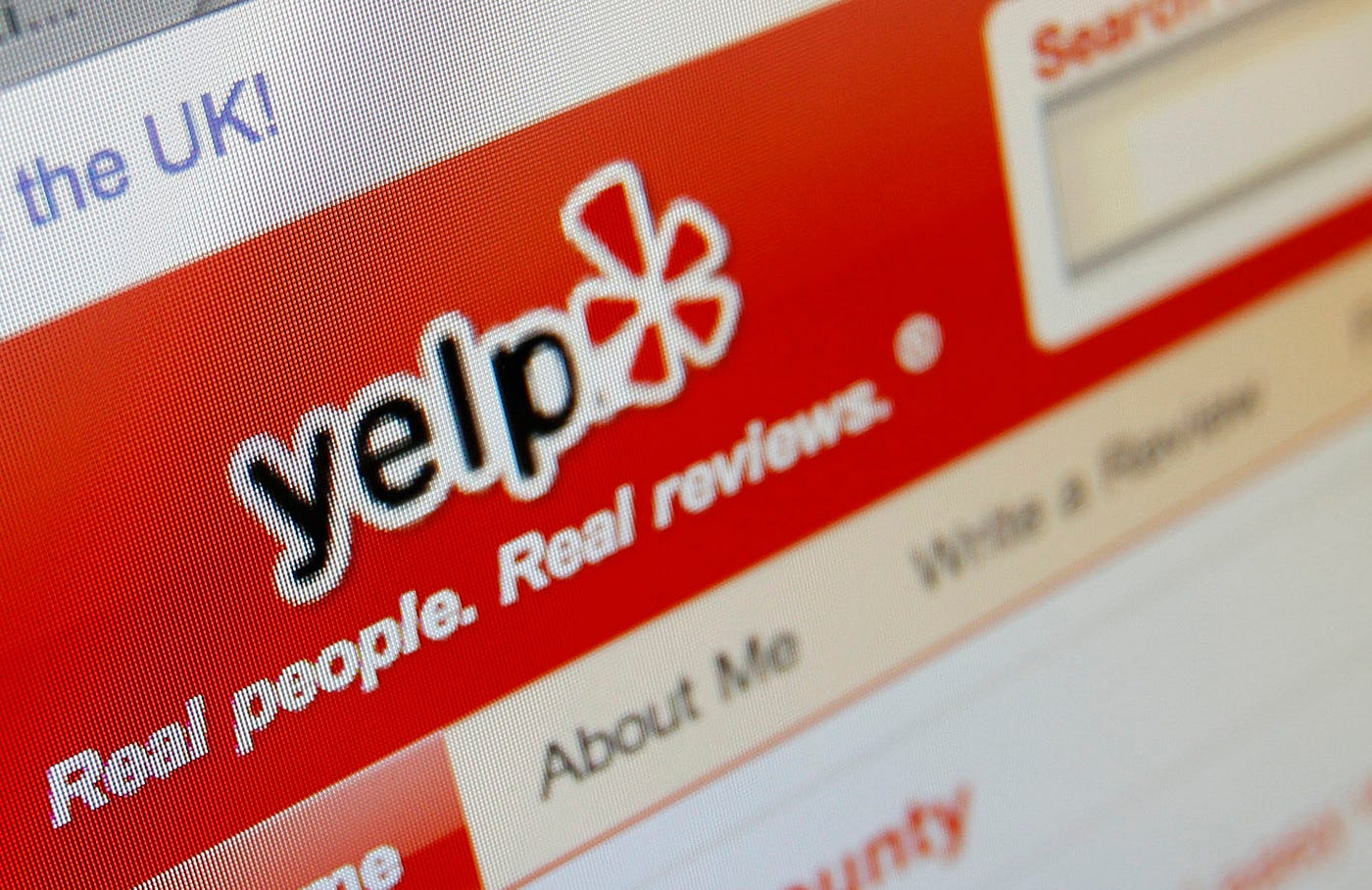 La plataforma Yelp puso en manos de los usuarios la actividad de calificación de restaurantes que antes era desarrollada por empleados de las guías gastronómicas.