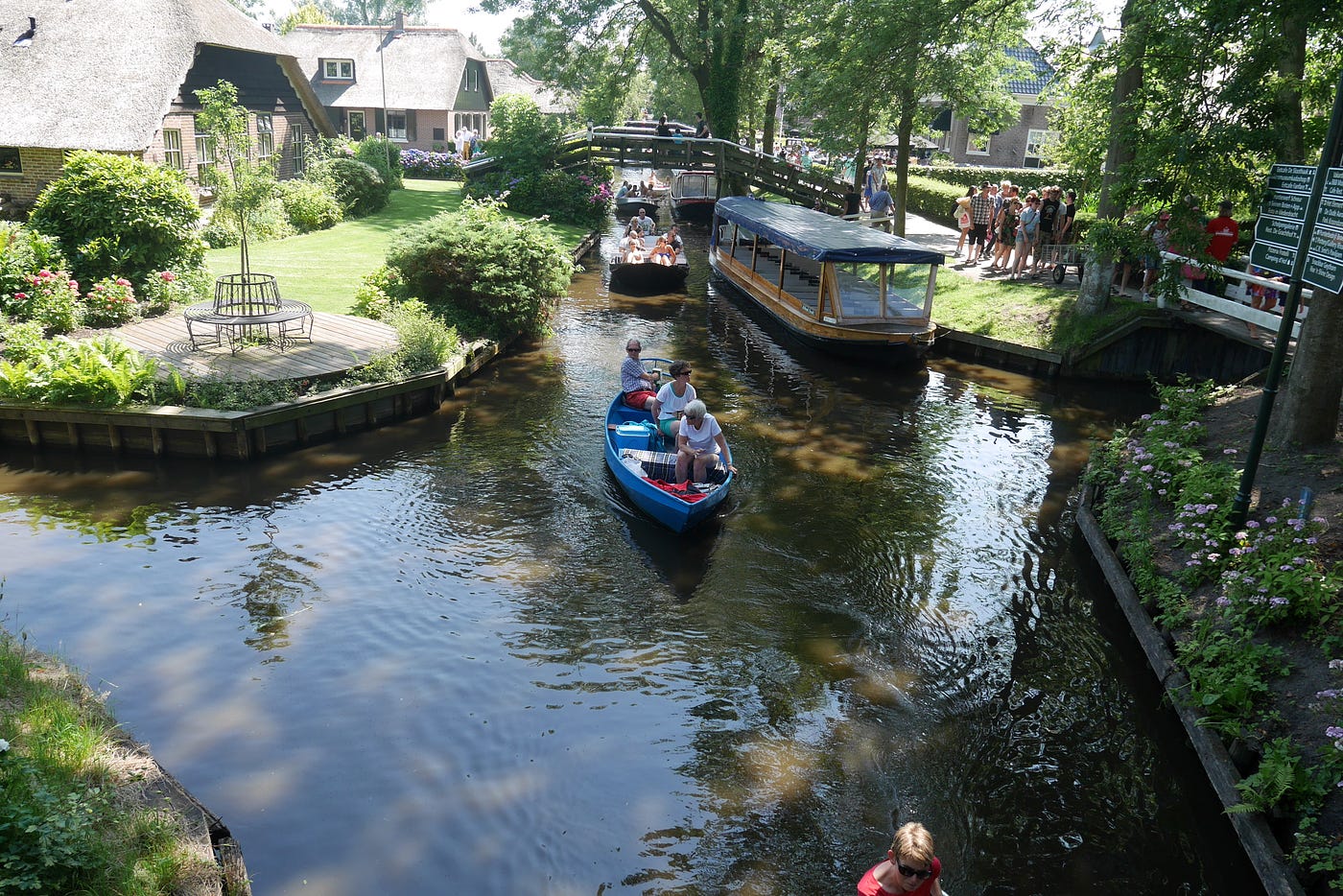 Day 11 ) Giethoorn. Giethoorn is popular place for chinese | by Annie ...