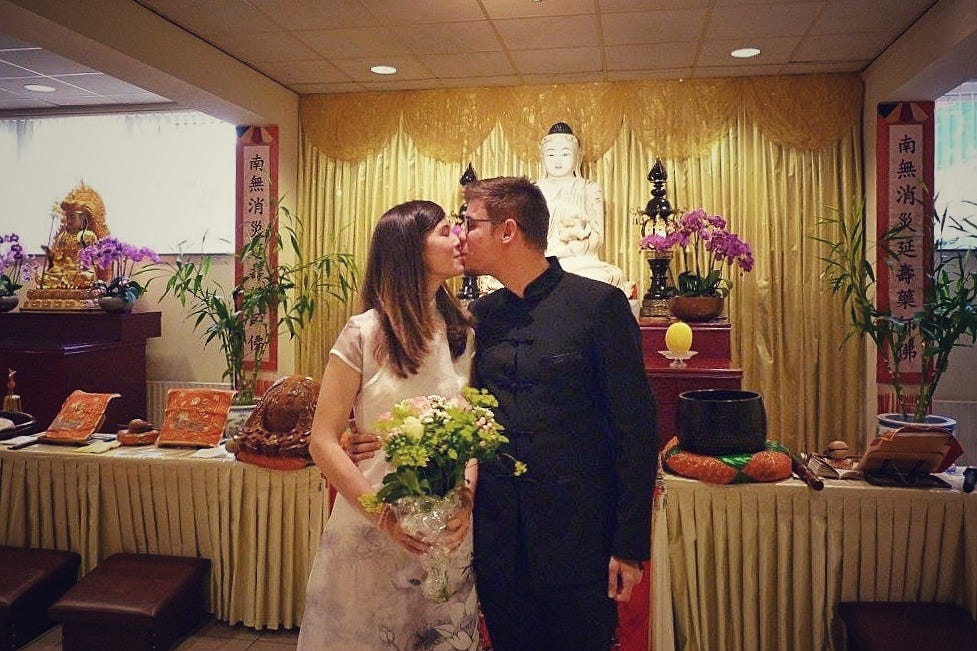 What does a Buddhist wedding look like 