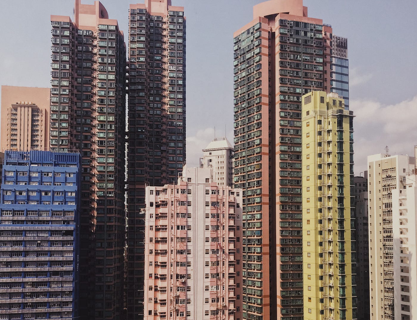 The buildings in Hong Kong have made the art of drying racks. by 王玉婷