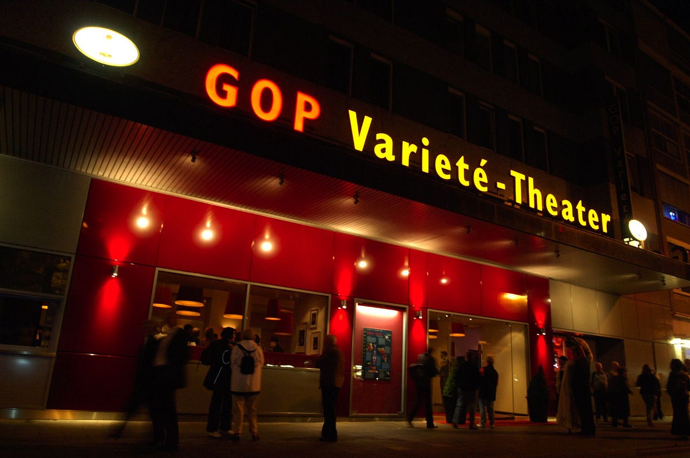 Das Wohlfühl-Theater. Vom Kino zur Live-Bühne | by GOP Entertainment Group  | GOP-Variete-Theater | Medium