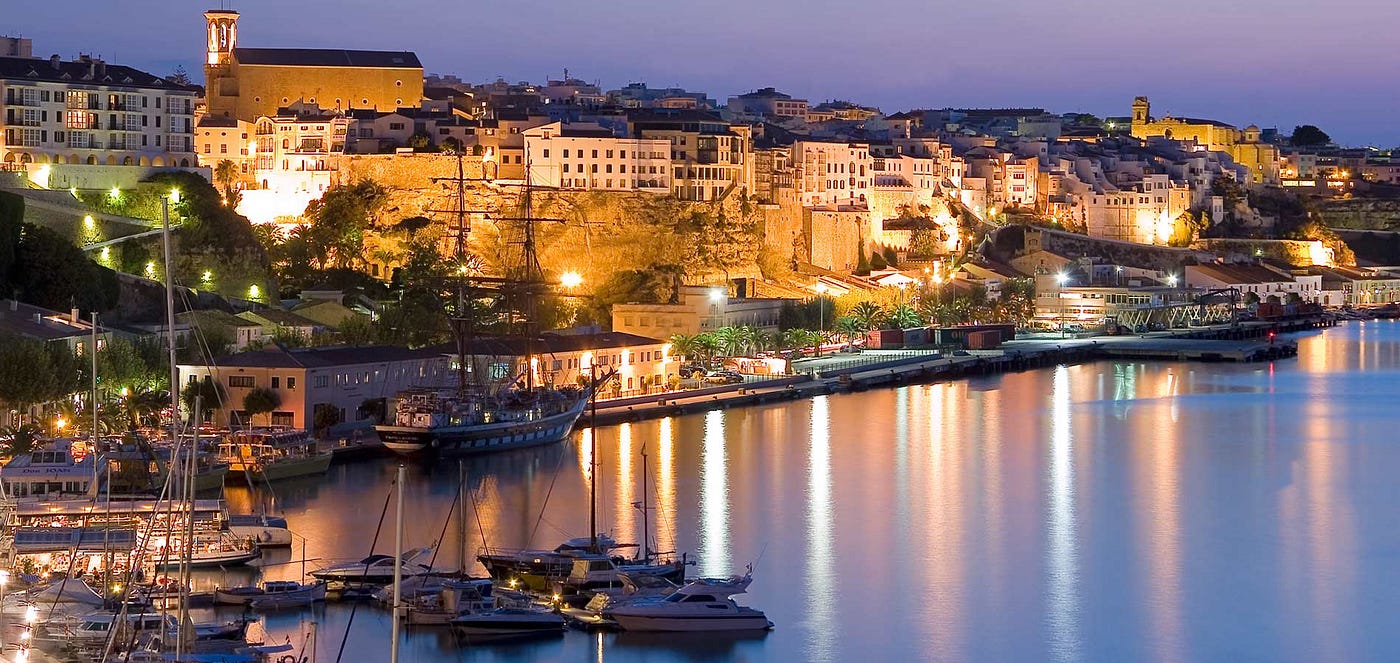 Los tesoros del puerto de Mahón. Julio, Agosto y Mahón, los mejores… | by  Gabriel Moreno Ferrer | Portal Menorca Blog