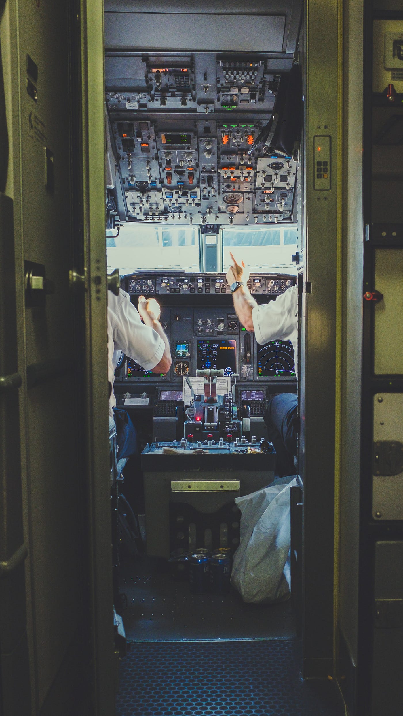 2 pilots flying an airplane