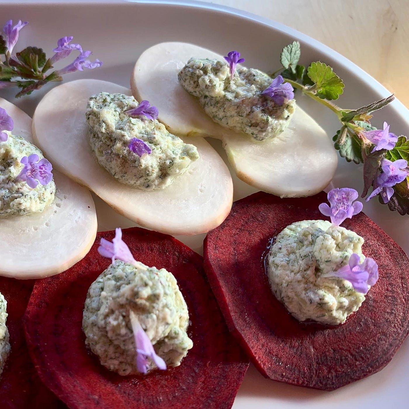 ヤギのフレッシュチーズ カキドオシの香り 野草レシピを少しづつシェアしたいと思いつつ なかなか時間が取れず それにしてもこ By 桂子 Keiko 日本語で読む Medium