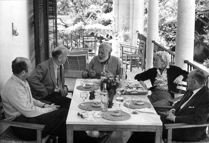 Ernest Hemingway during luncheon with friends at La Consula (left to right: Nathan «Bill» Davis, Rupert Bellville, Ernest Hemingway, Mary Welsh and Juan Quintana), 1959