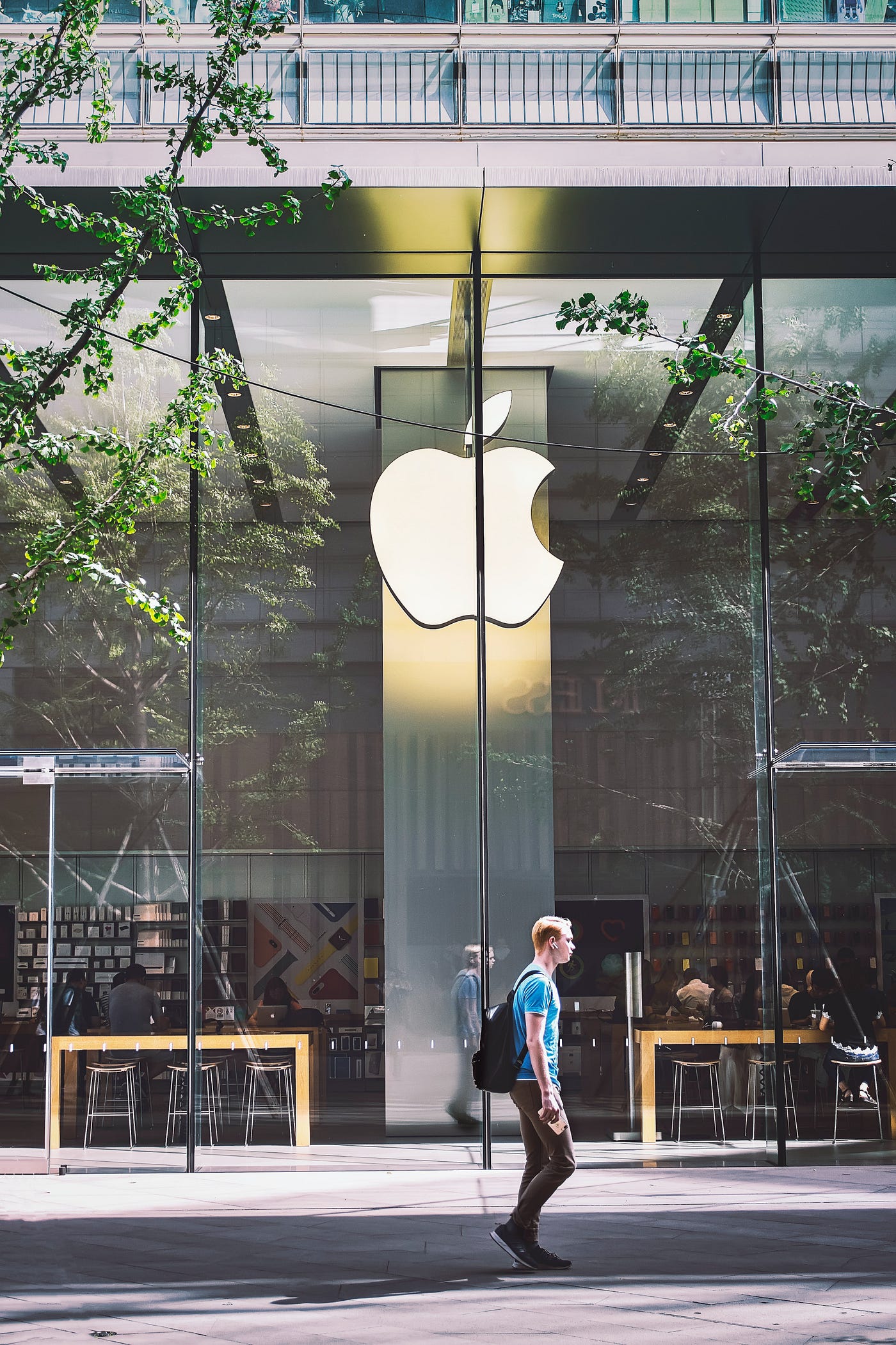 Apple’s approach to lock-in users follows a multi-layered strategy to differentiate and create interdependencies.