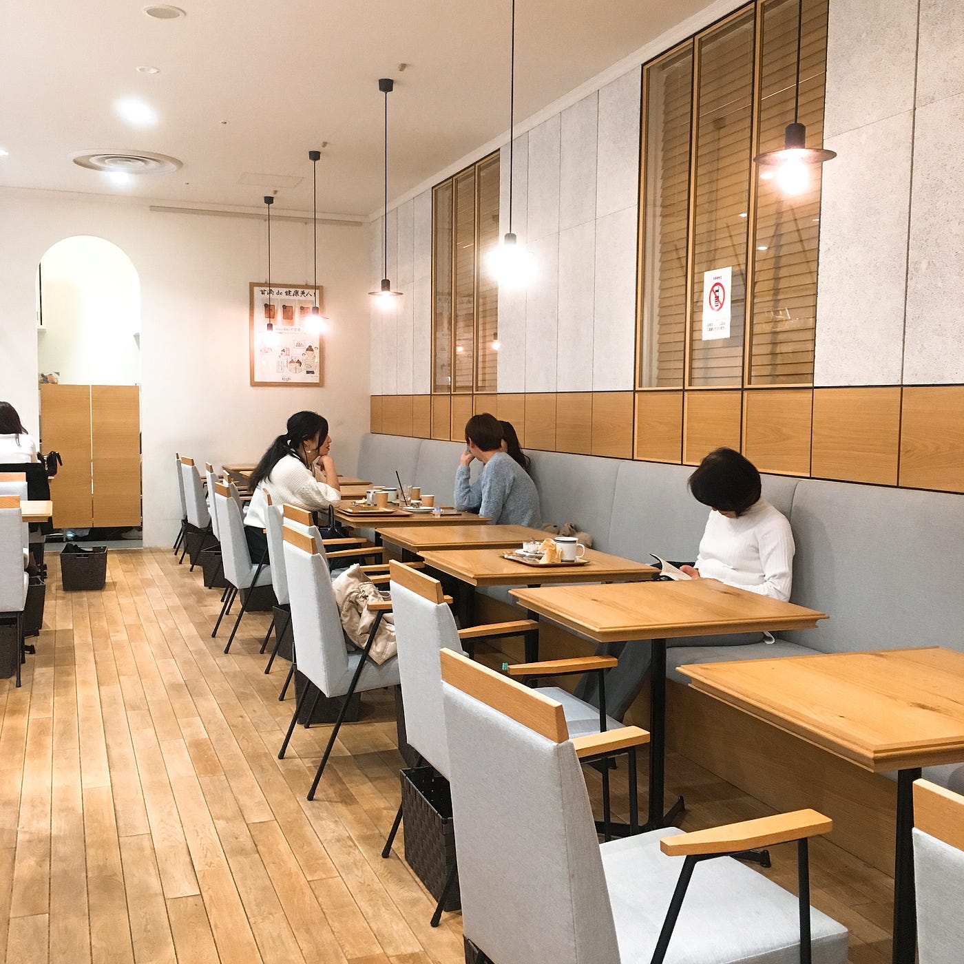 發酵食地圖 東京新宿發酵輕食沙拉吧kouji Ko 位於東京鬧區 新宿車站旁的高島屋8f 扛棒上寫著發酵熟食店的kouji Ko 把 By Mica Medium
