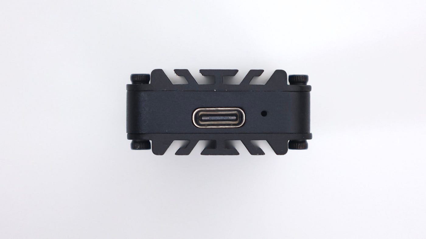 Acer FA100搭配SilverStone MS12　組裝一顆外接USB 20Gbps的S