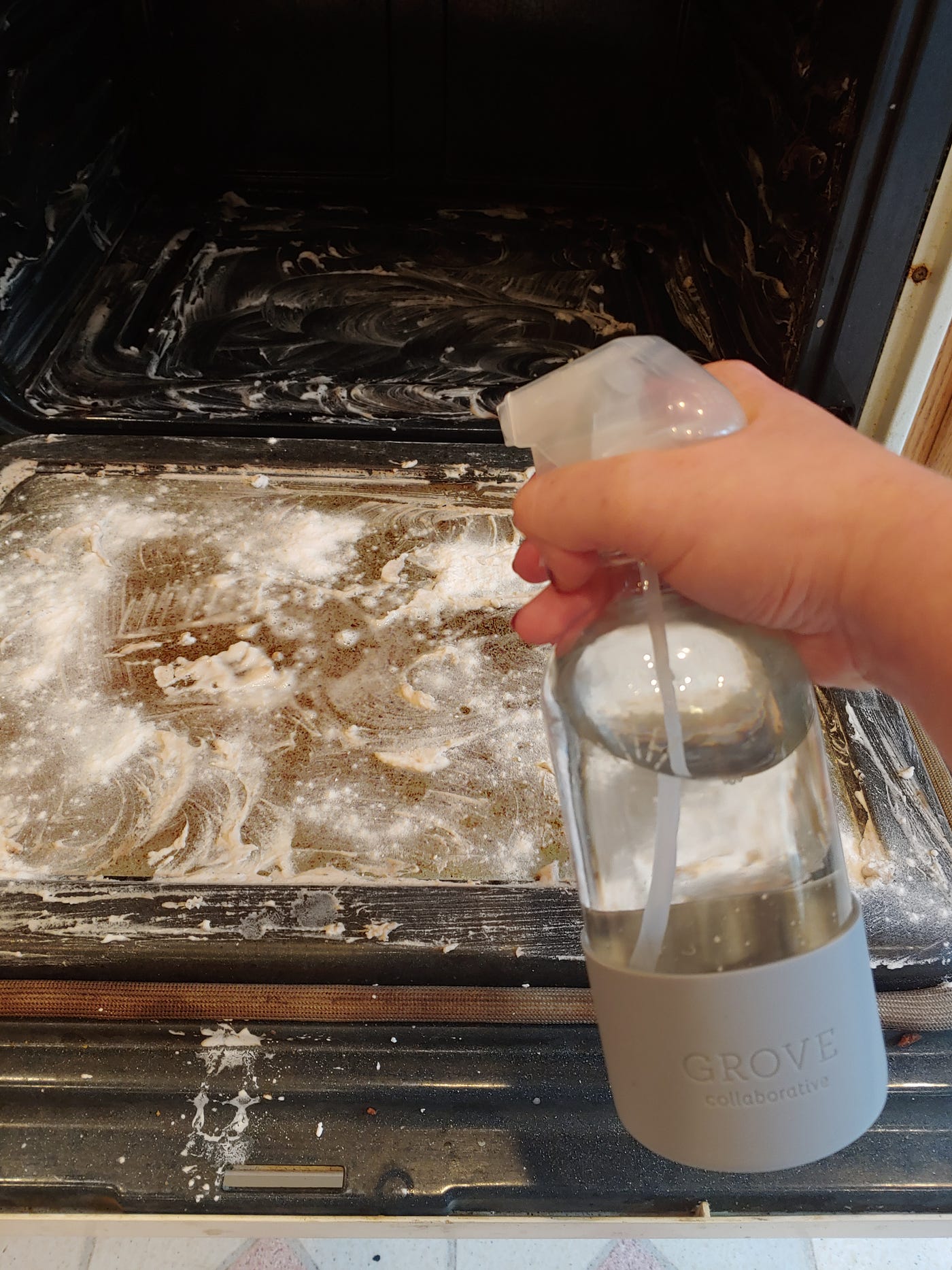 Clean Your Oven With Baking Soda and Vinegar by Jessica LeMasson Medium