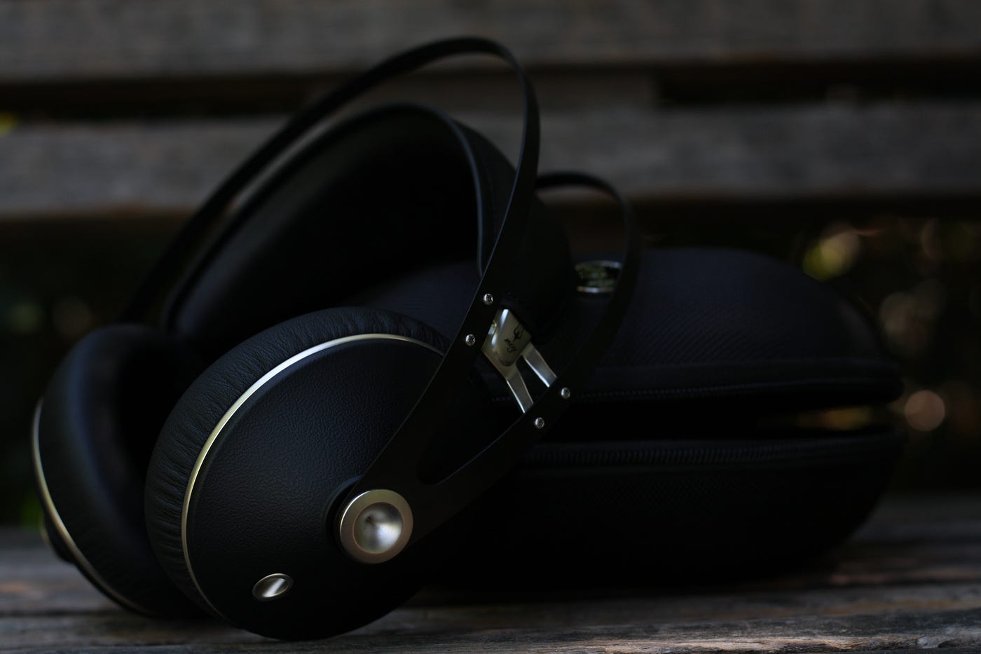 Meze 99 Neo: Budget and Performance: the Fine Line | by Aaron | Resonance  Reviews | Medium