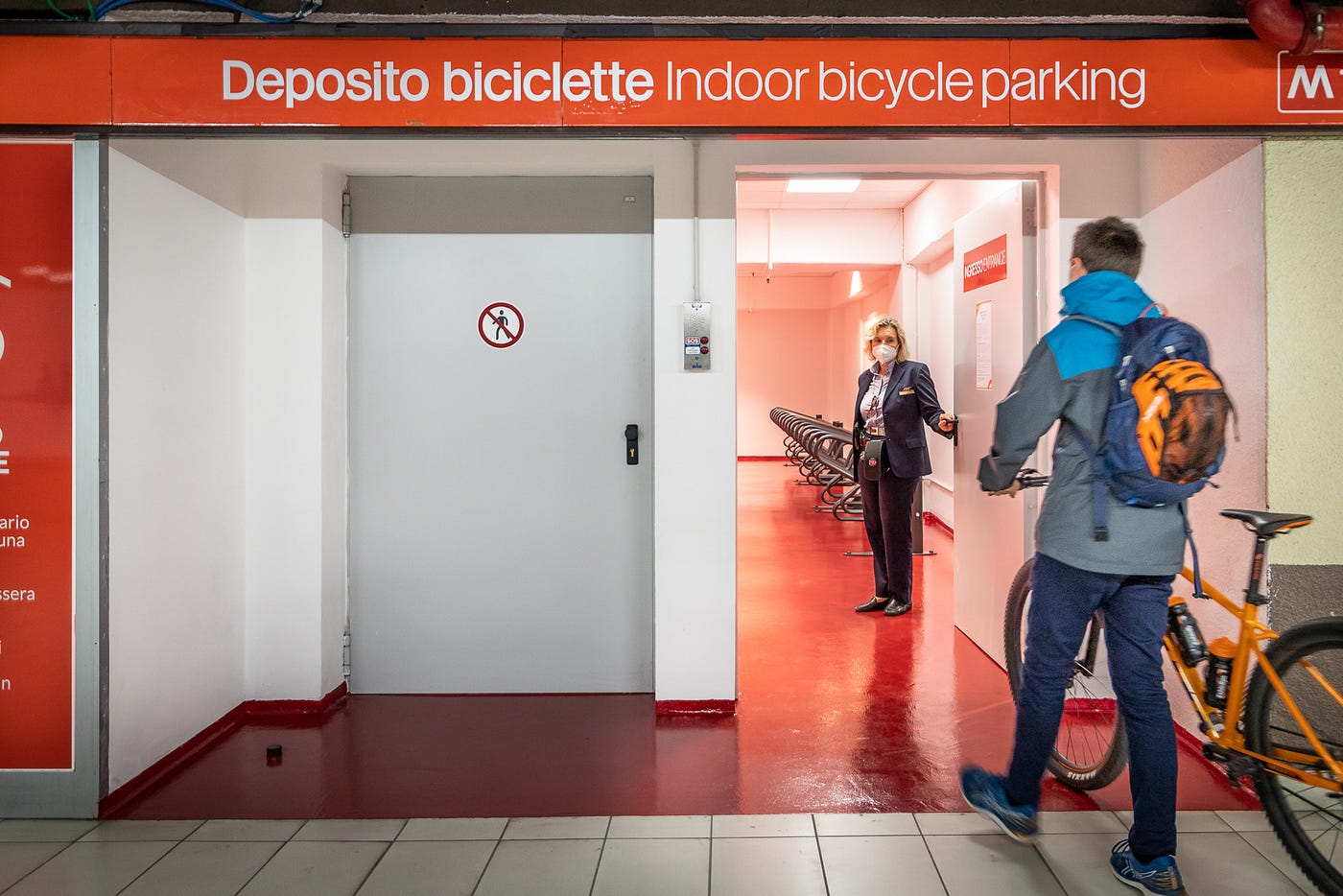 A Cordusio il primo park per biciclette in un mezzanino della M1 | by Atm |  Lineadiretta ATM | Medium