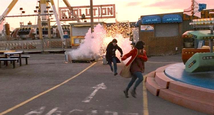 Two teenagers running in the movie Submarine