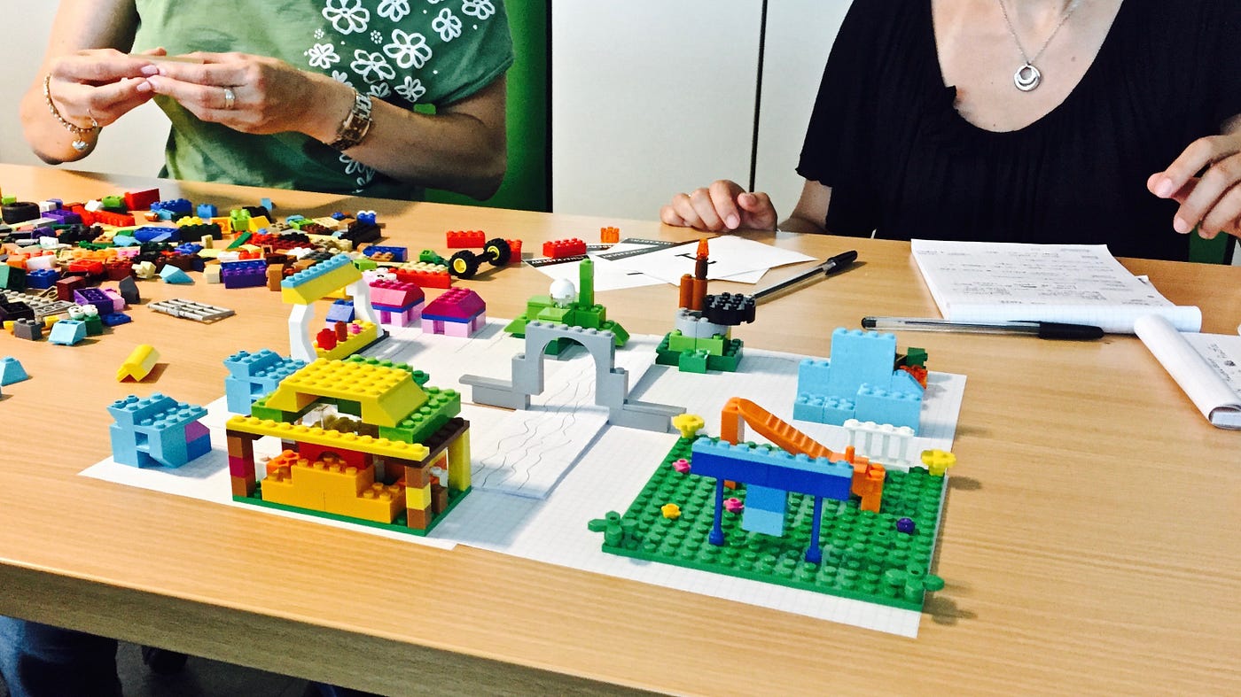 Mastering the transition to Agile Development in large companies… using Lego®  bricks. | by pendolaredigitale | topixlab | Medium