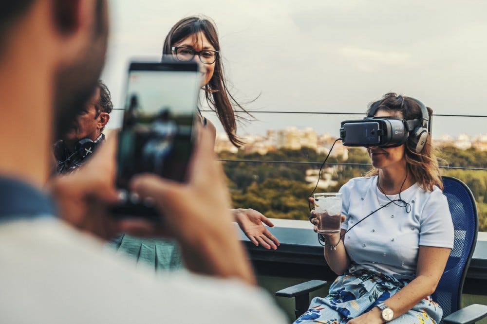 How does a cocktail taste with Virtual Reality? — Augmented Gastronomy