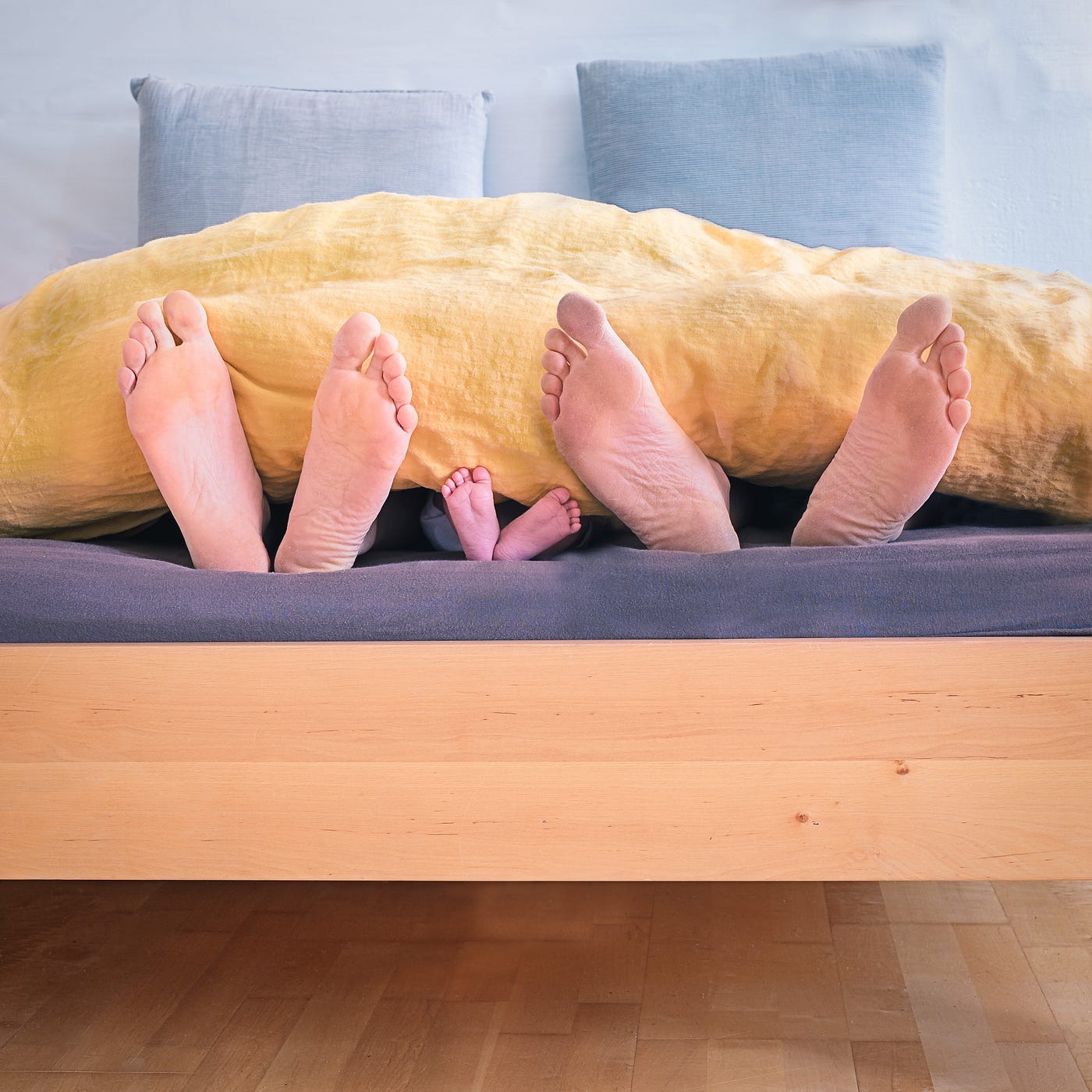 DO WE SLEEP BETTER WITH SOCKS OR BAREFOOT? SHOULD YOU WEAR SOCKS TO BED? |  by Dr. Alexander Zeuke | Dr.Alexander Zeuke | Medium
