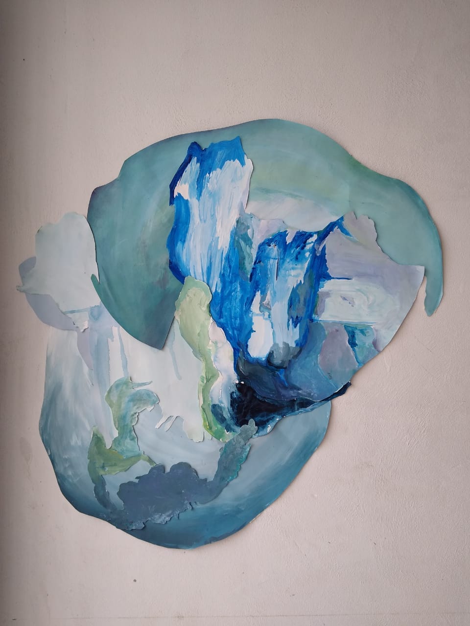 Aparición De Un Rostro Y Un Frutero En La Playa Opuestos. Al iniciar las clases me esperaba… | by Kiara Rosado | Medium