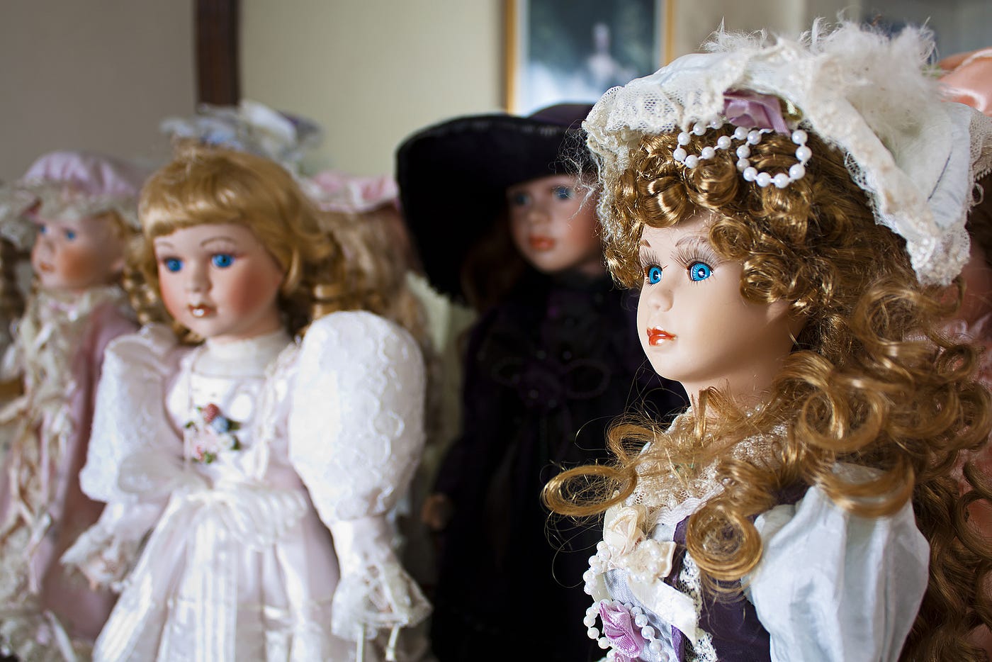 What Determines the Value of Porcelain Dolls? | by Ilya Kushnirskiy “Fine  Art Shippers” | Medium