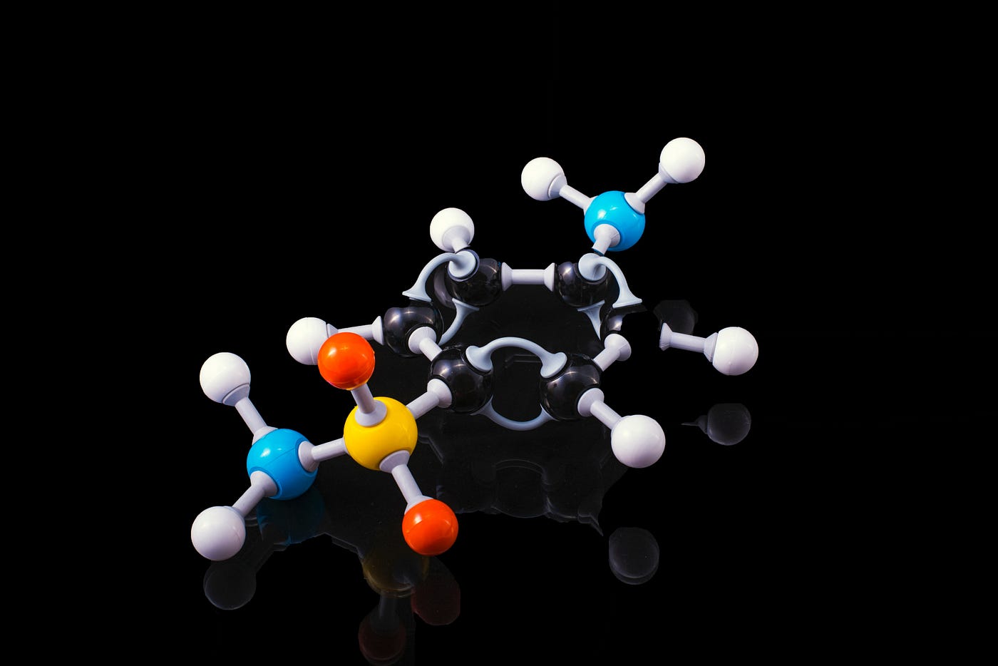 5 Cool AI-Powered Drug Discovery Tools | by Dr. Alessandro Crimi | Geek  Culture | Medium