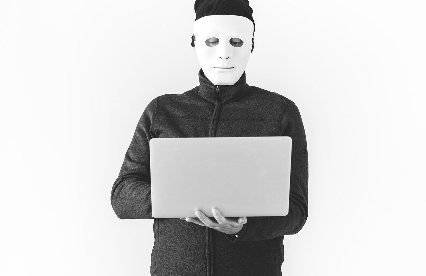 Les 7 Types De Personnes Toxiques A Eviter Sur Les Reseaux Sociaux By Onur Karapinar Essentiel Medium